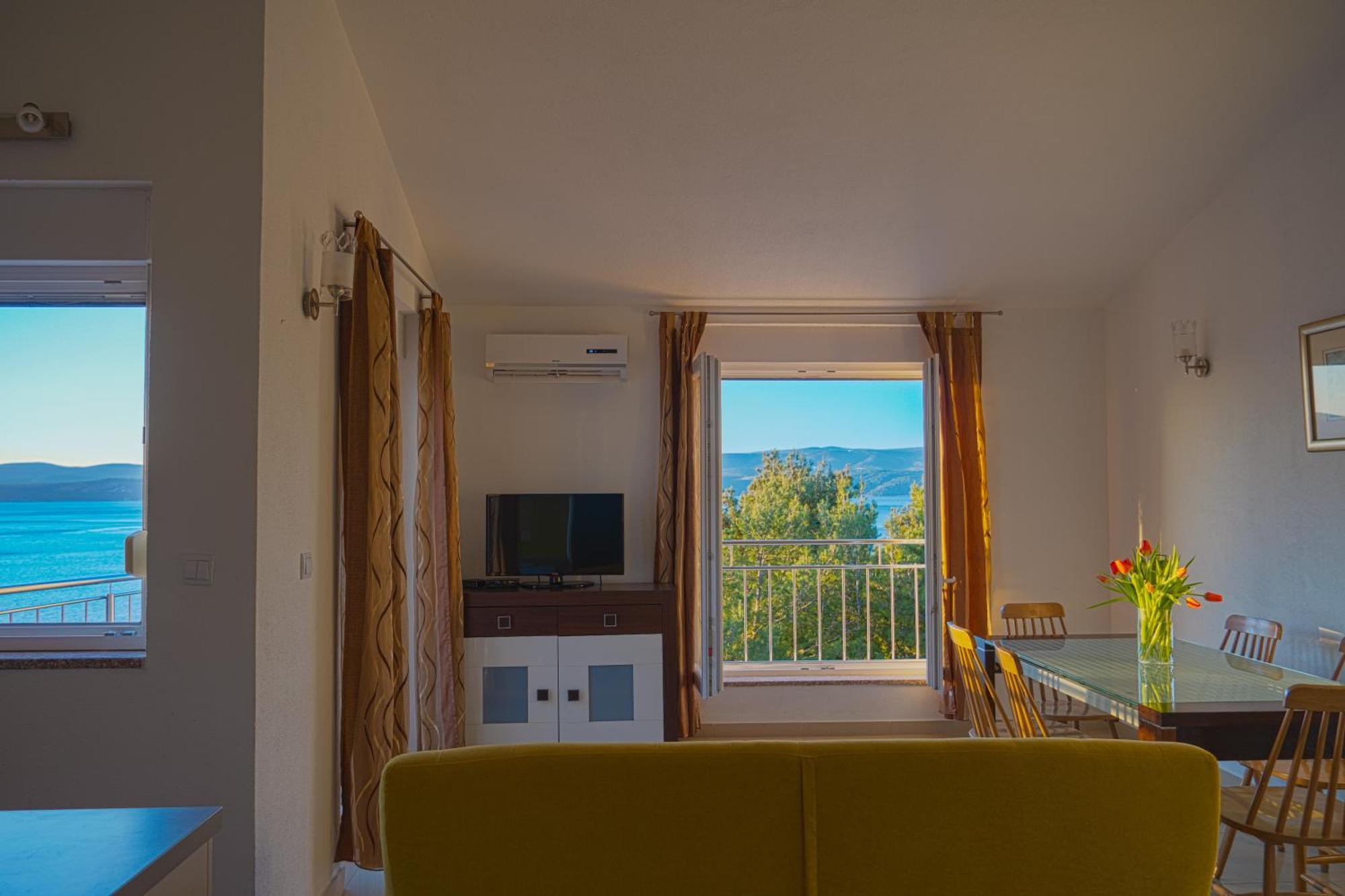 אומיס Apartments Sara & Nina מראה חיצוני תמונה
