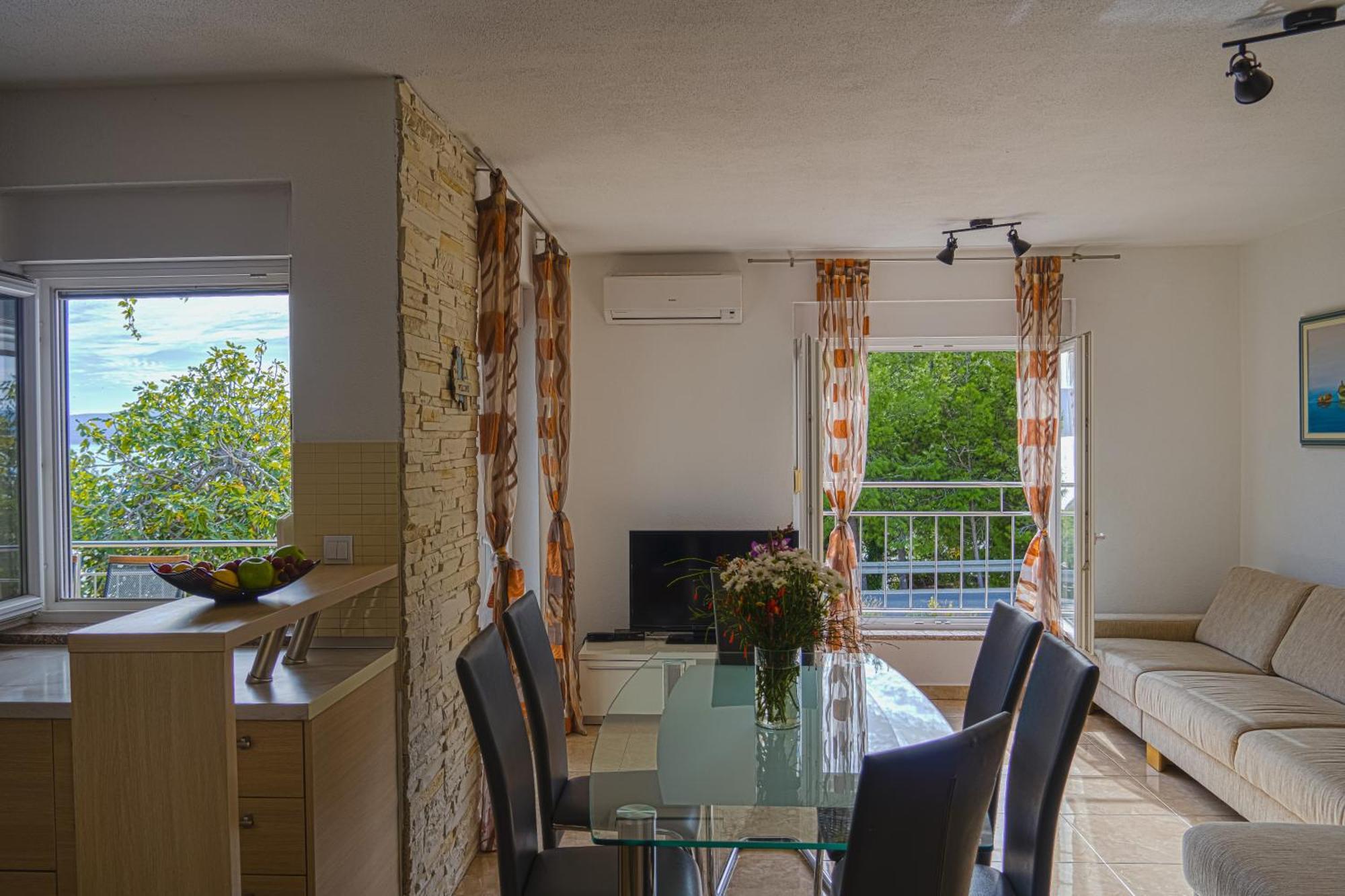 אומיס Apartments Sara & Nina מראה חיצוני תמונה