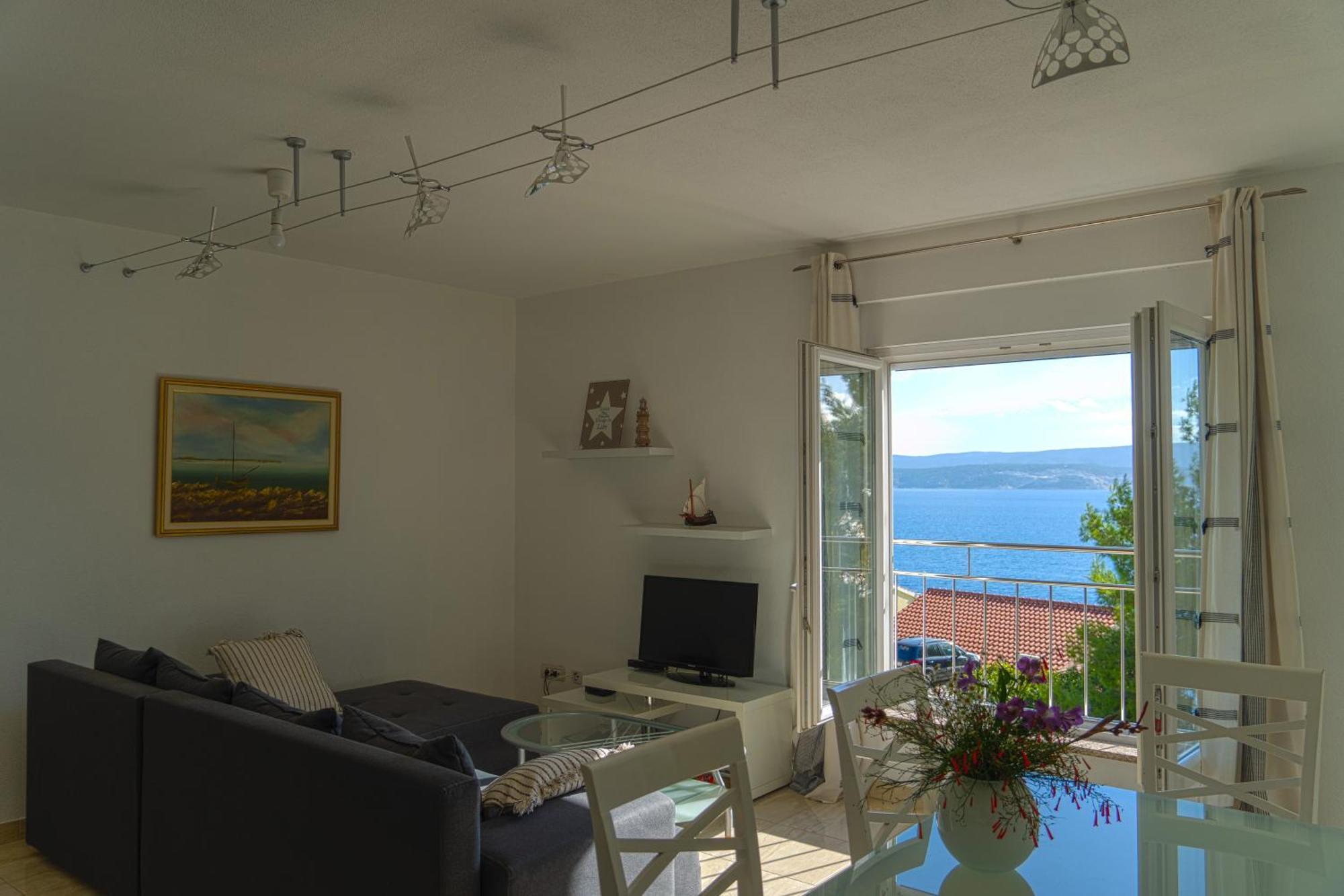 אומיס Apartments Sara & Nina מראה חיצוני תמונה